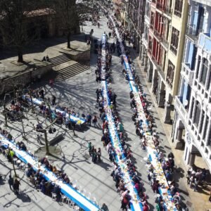 Calle San Francisco con mesas